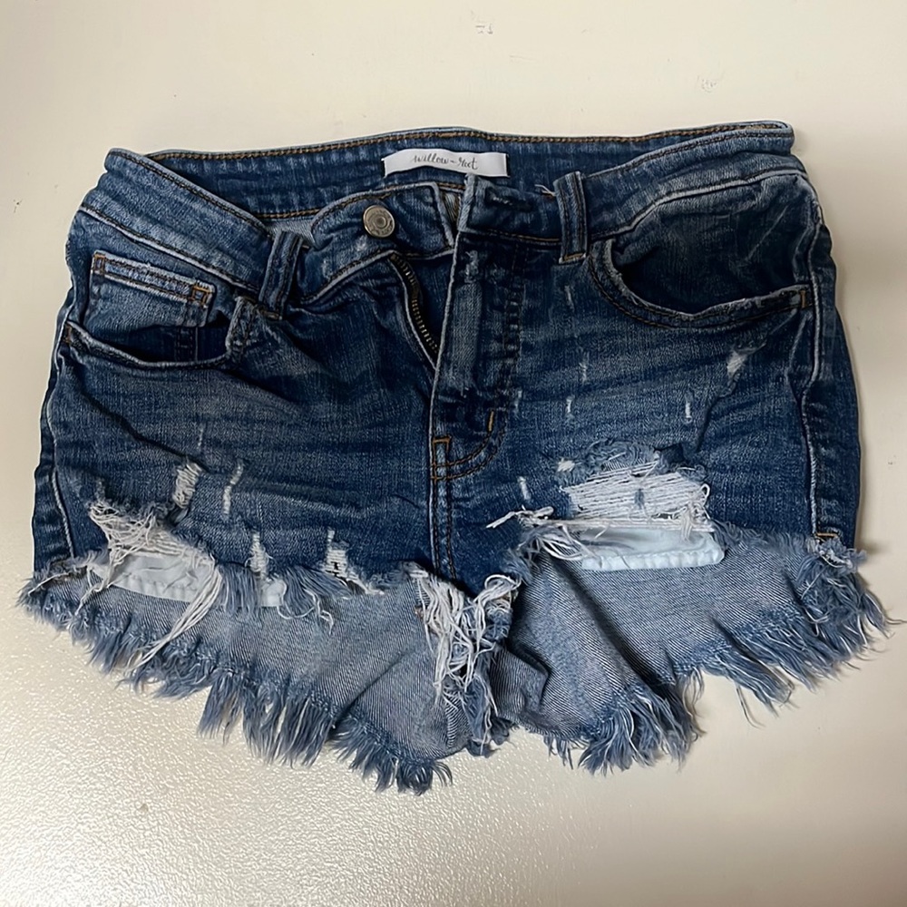 Willow and root size small Jean shorts